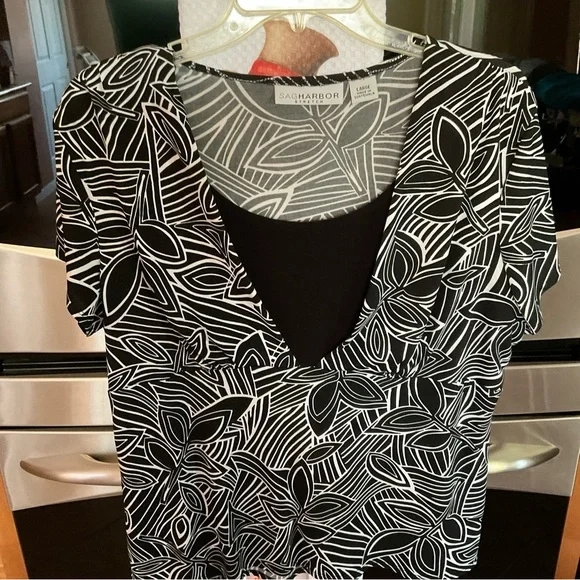 Sag Harbor Black and White Patterned Top, Stretch, short sleeves, lg - Picture 2 of 9